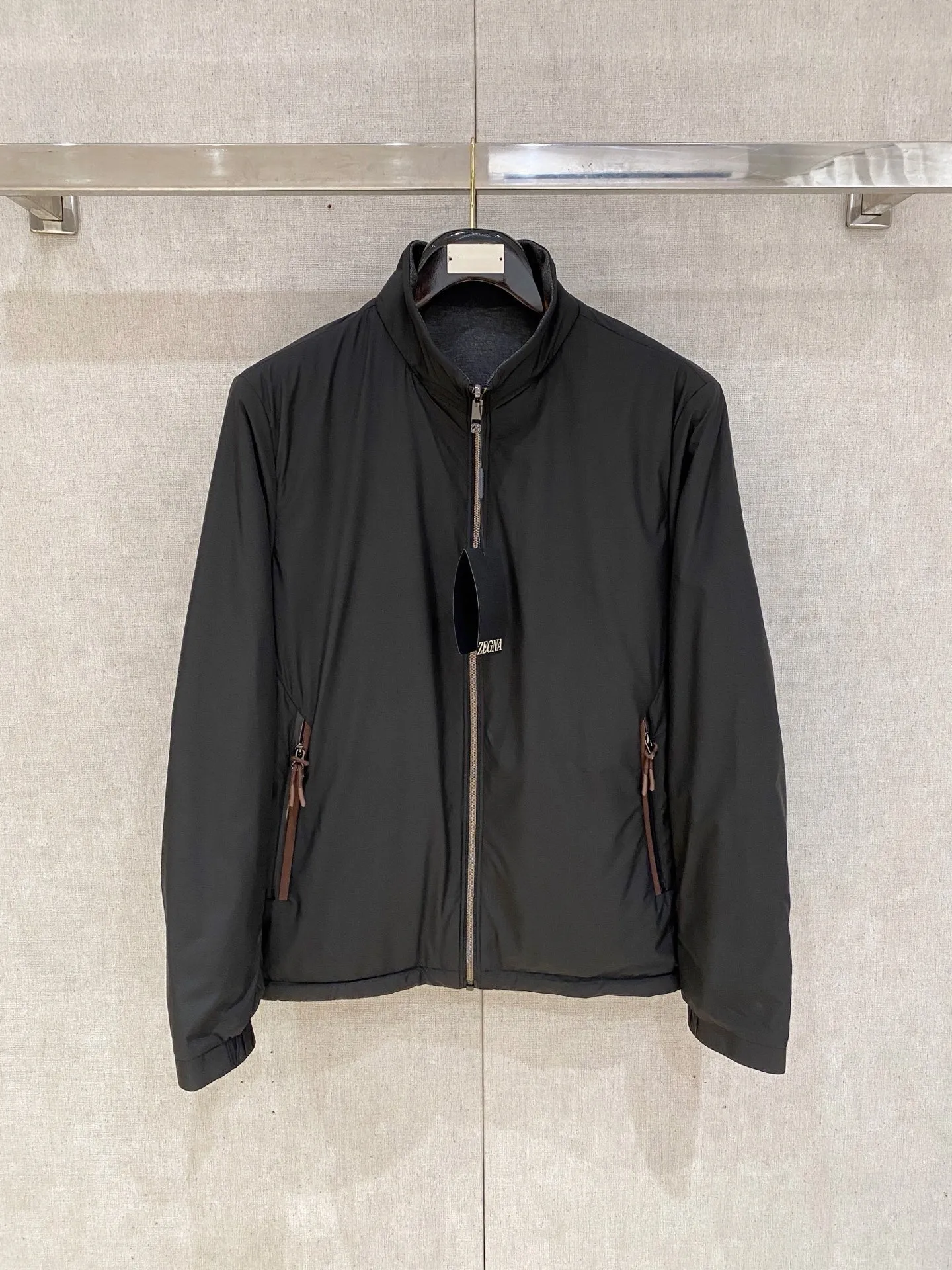 ZEGNA ✅ ： ， ， ； ， 。 ， ， 。 ✅ ：Classic ， ， ， ， 。 ✅ ： ， ， ； ， logo， ， 。 ： 、Cream White、Black。 ✅ ： ， ， ， 、 、 ， Versatile 。 Sizes：M-4XL